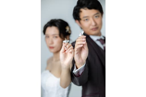 ダーツが趣味のお二人ならではのショット