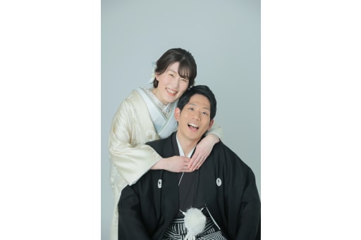 今度は新婦様からバックハグ