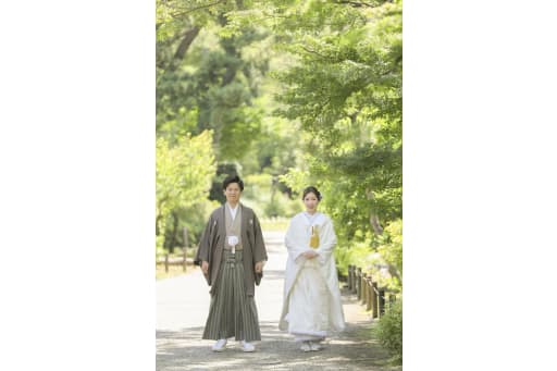 緑と新郎様と新婦様と