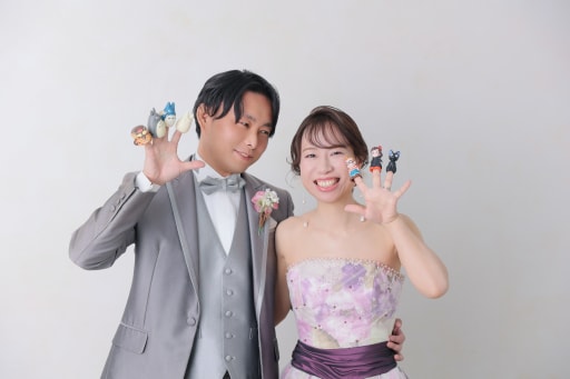 優しく見つめる新郎様