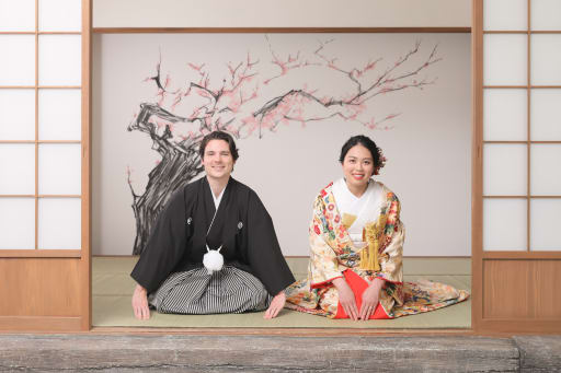 王道のお辞儀ショットも！