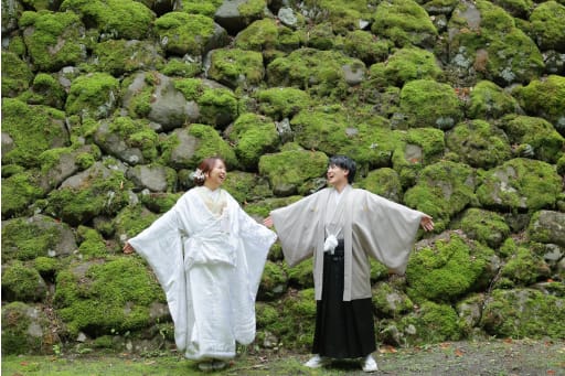 手を広げて