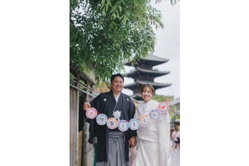 ガーランドを使って結婚報告ショット