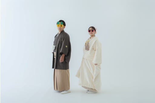 サングラスでシュールに