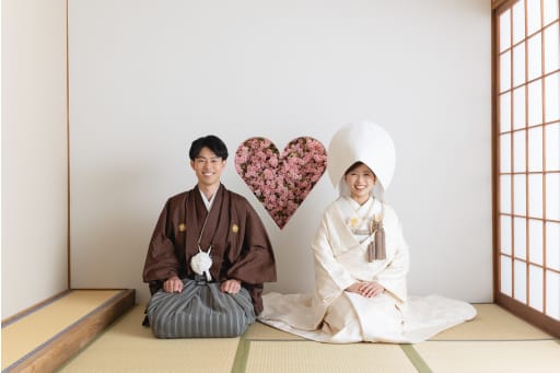 正座のお写真はハートの前で