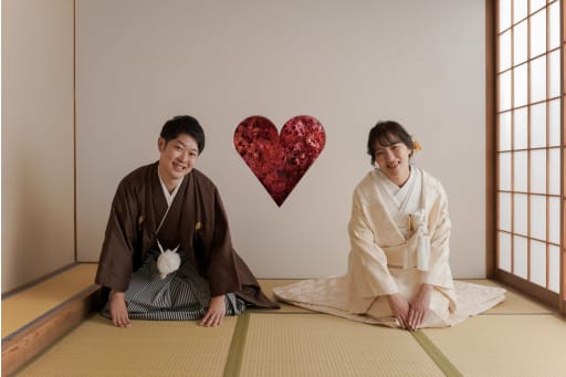 正座のカットで