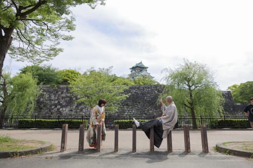 大阪城とお二人を