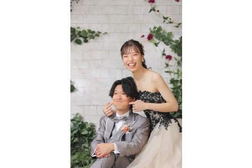 新郎様のほっぺをぷにっと