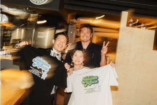 いつもの居酒屋、特別な姿、サイコーの乾杯