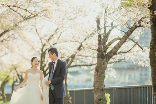 洋装は桜ノ宮の毛馬公園へ。桜の並木道が綺麗ですね！！