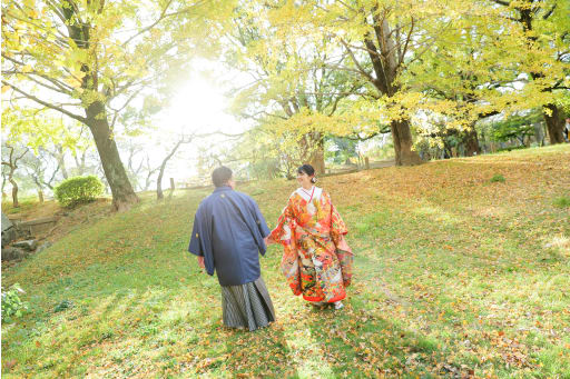  銀杏の元で