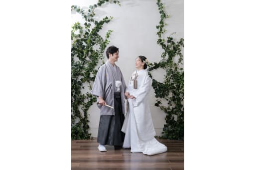 白無垢でかっちりと