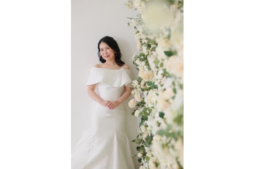 可憐なお花が引き立てる、ドレス姿