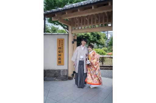 まずは旧安田庭園！