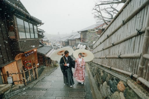 最後は白銀の古都をお散歩するお二人