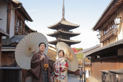 近くには八坂の塔も！