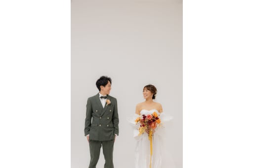 ナチュラルに見つめ合うショット