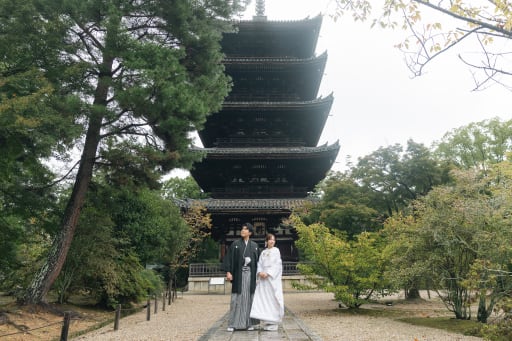 まずは重要文化財である五重塔の前から