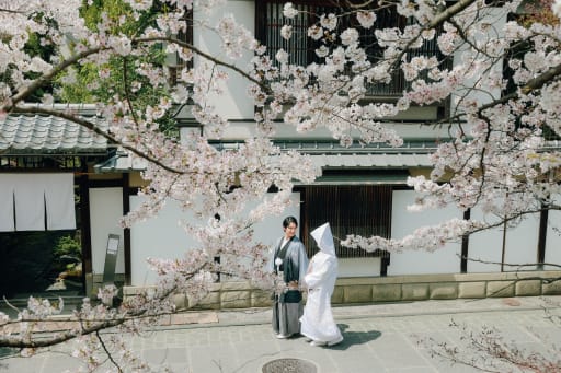 京都らしい石畳の道を和装でお散歩♪