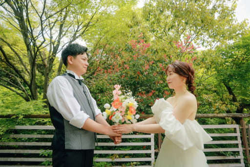 そしてその花束を新婦様にプレゼント…