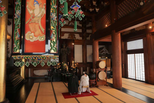 ご祈祷のシーン