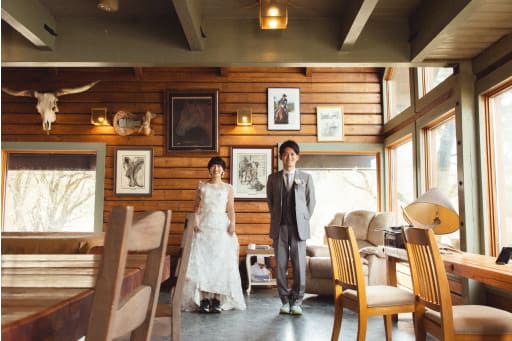 お店での撮影もさせていただき、靴はスニーカー合わせ