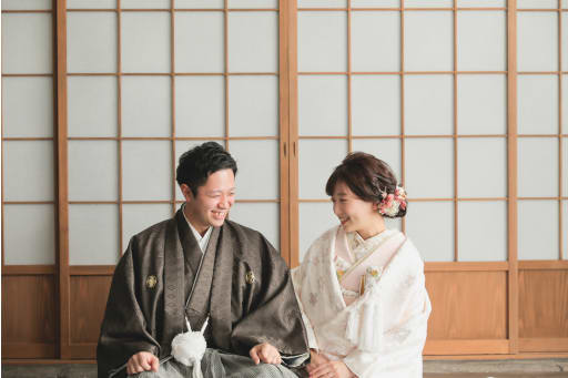 縁側でおしゃべりなお姿も