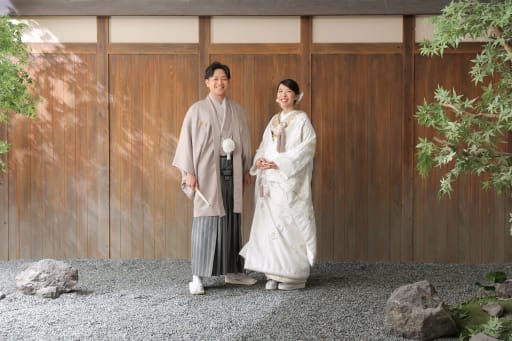 初めはかっちりとした立ち姿から