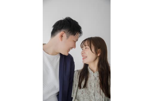 見つめあって