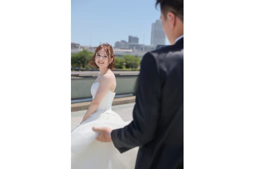振り返る新婦様