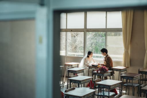 窓際で2人っきりの時間を・・