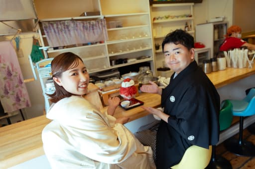 美味しそうなかき氷と一緒に