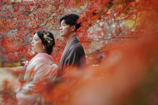 紅葉を前ボケに