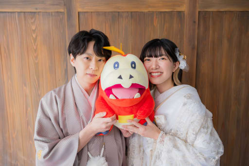 顔を寄せ合って