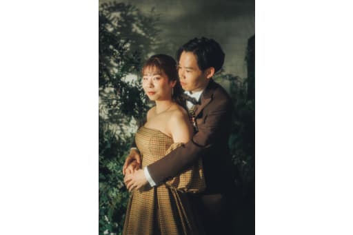 温かな光に包まれるスタジオでの撮影