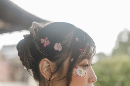 お次に注目いただきたいのが春を呼ぶこのメイク！