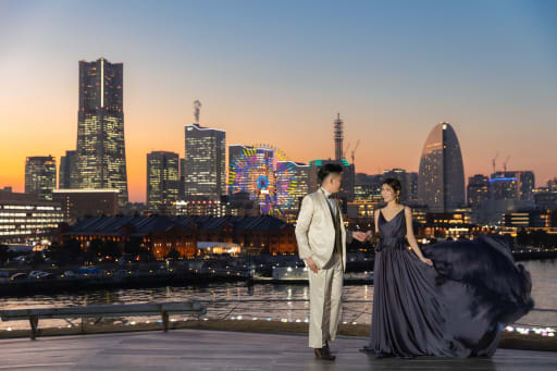 夜景とカラードレス