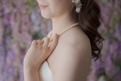  ﻿ 新婦様のアクセサリーにポイントを絞った１枚