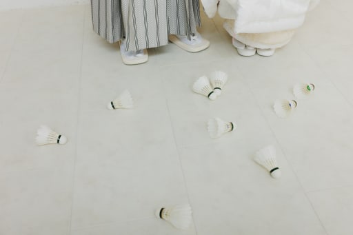 足元に 