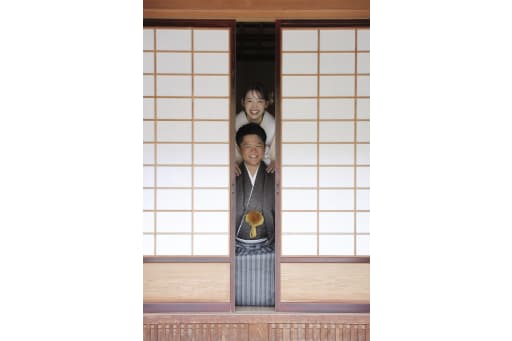 障子の隙間から、お二人が！