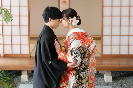 縁側＆お茶室を背景に