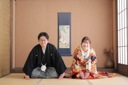 こちらも定番正座ショット