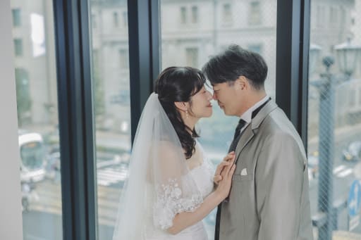 窓辺で交わす