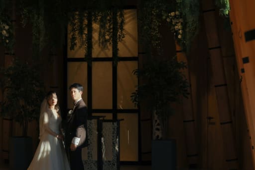 光に包まれるチャペル