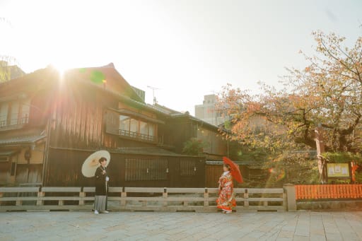 秋の優しい日差しが印象的な１カット