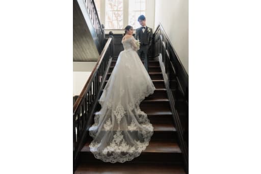 光あふれる踊り場で