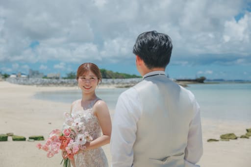 ブーケと笑顔を際立たせて