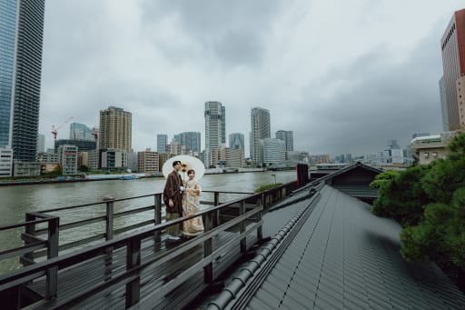 隅田川と都会の景色を一望する、爽やかなテラス
