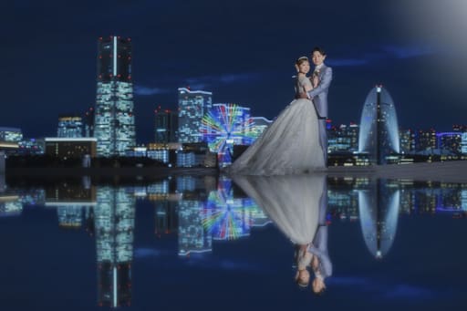 こちらは特別な編集を施して、まるで雨上がりに反射する夜景を表現しました♪