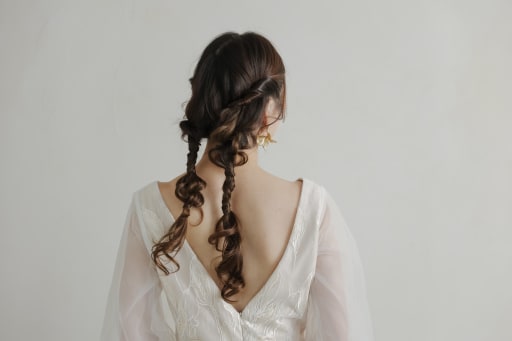 ヘアスタイルも